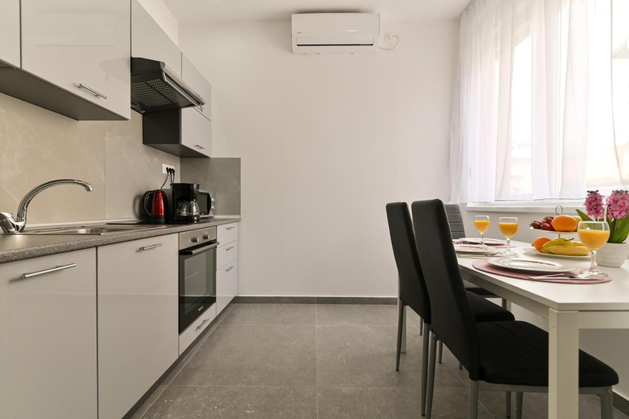 Apartmani Castrum Каштела Екстер'єр фото